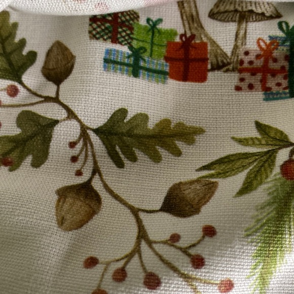 Pottery Barn Whimsical Woodland Forest Gnomes Cotton/Linen Guest Towels 🎄 - Picture 12 of 16